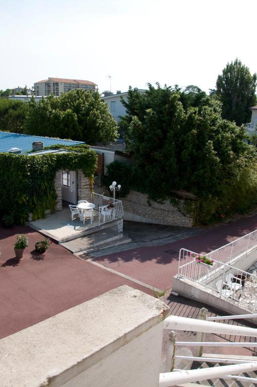 Le Pavillon Bleu Hotel Restaurant Royan Luaran gambar